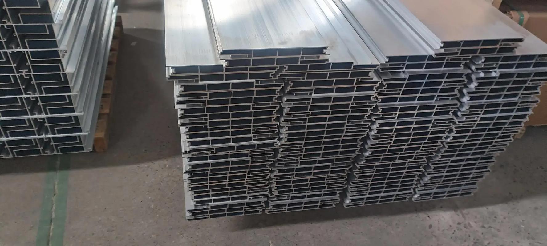 工業(yè)鋁型材 大型定制加工引領(lǐng)制造業(yè)新篇章